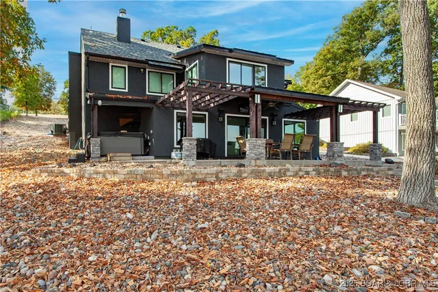 $875,000 | 472 Osage Oaks Drive, Climax Springs, MO 65324