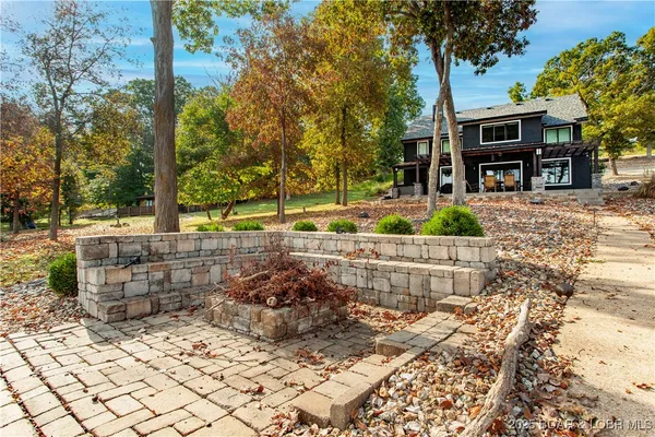 $850,000 | 472 Osage Oaks Drive, Climax Springs, MO 65324