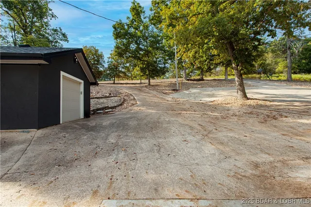 $875,000 | 472 Osage Oaks Drive, Climax Springs, MO 65324