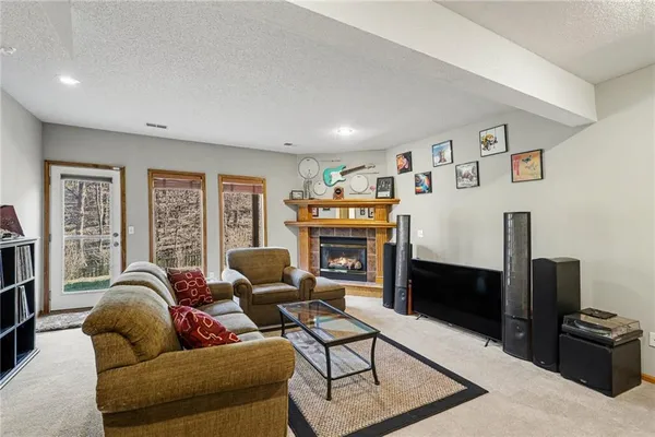 $470,000 | 1903 Northwest 75th Street, Kansas City, MO 64151