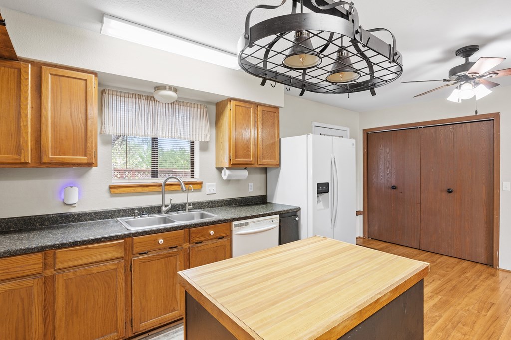 64 Quail Run Harper, TX 78631 - Photo 9 of 25 a kitchen with a chandelier