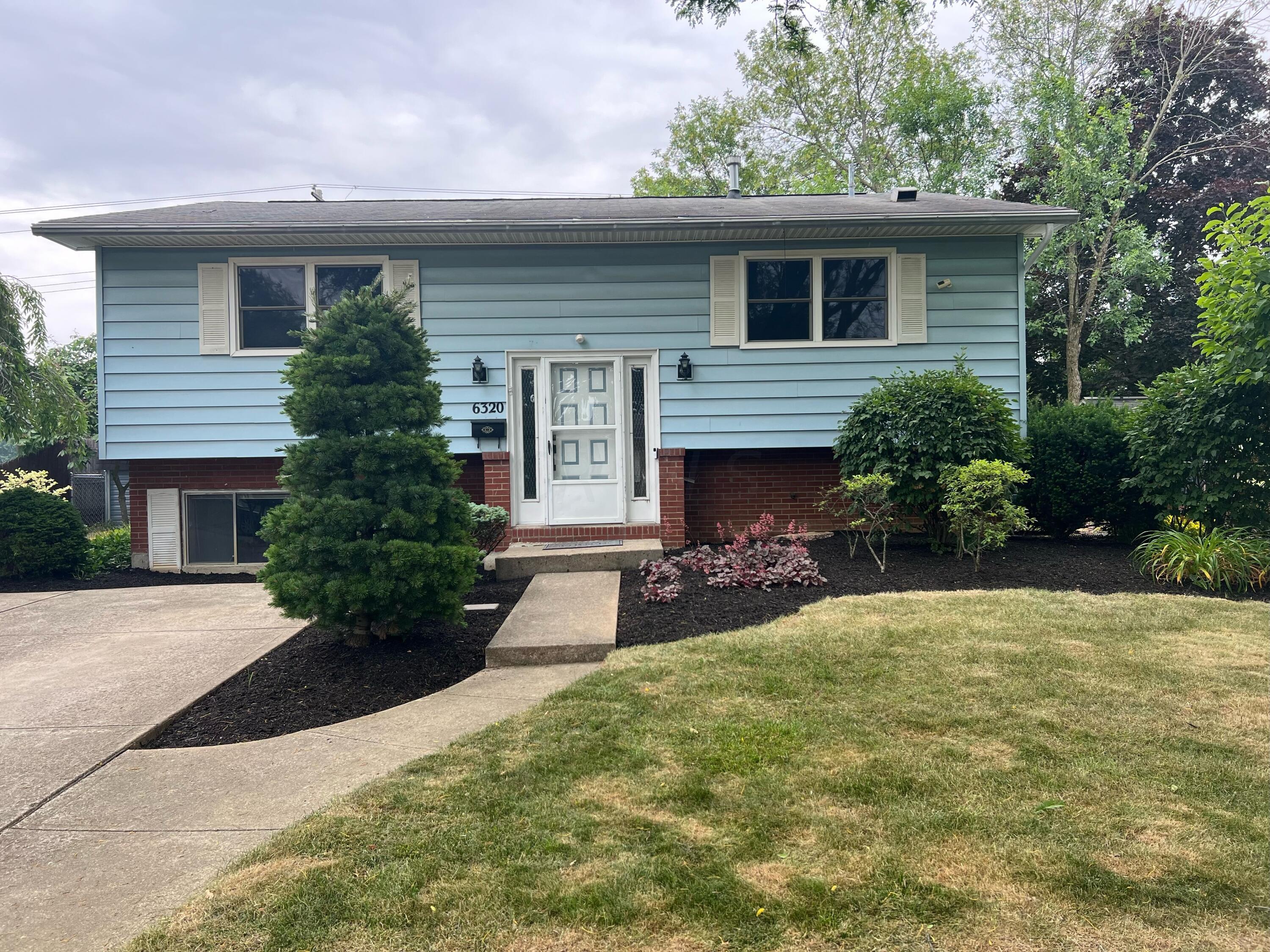 6320 Faircrest Road Columbus, OH 43229 - Photo 1 of 21 IMG_2905