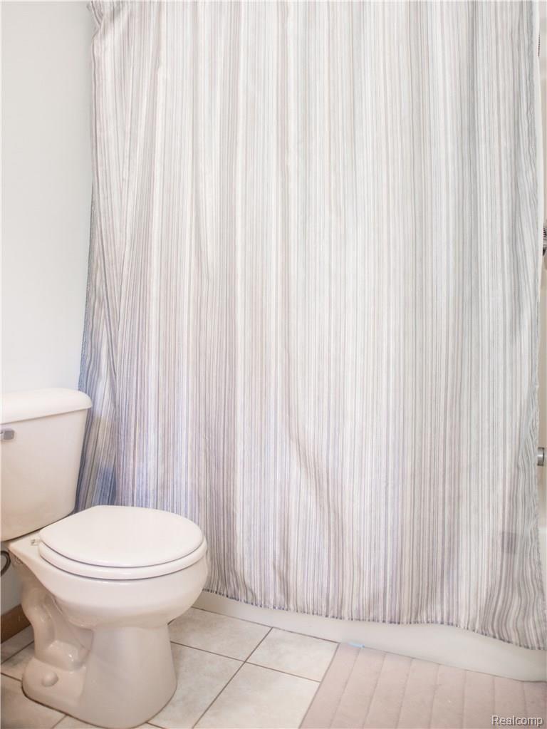 99 Childress Avenue Rochester, MI 48307 - Photo 31 of 43 035 Master Bathroom.jpg