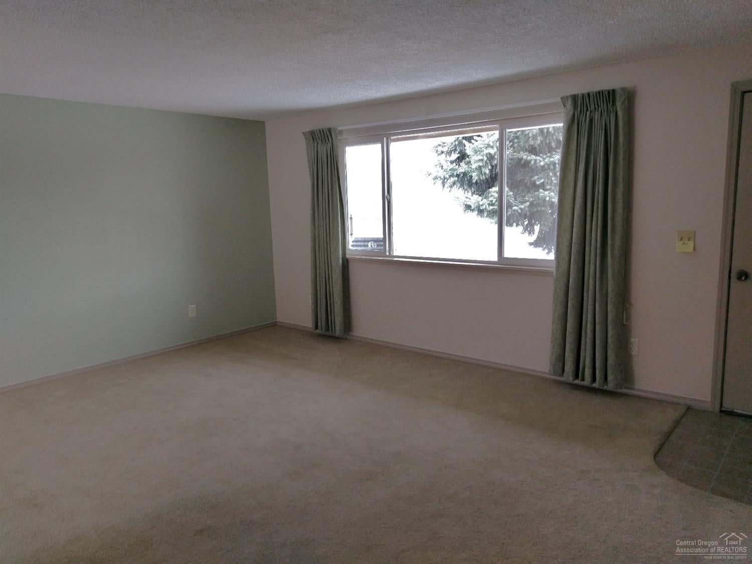 63372 Vogt Road Bend, OR 97701 - Photo 10 of 24 Gallery Image 10
