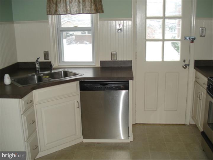 204 Wellington Road Shillington, PA 19607 - Photo 6 of 13 Gallery Image 6