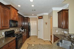 14107 Spring Mountain Lane Houston, TX 77044 - Photo 7 of 13 Large kitchen