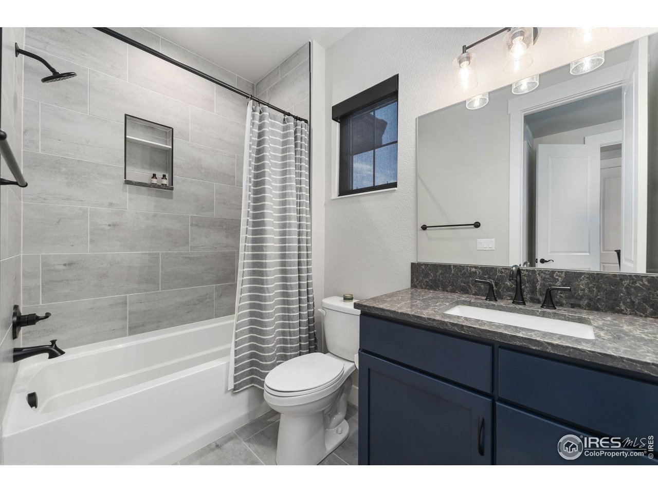 2748 Prairie Flax Street Berthoud, CO 80513 - Photo 22 of 40 Secondary Upstairs Bedroom En Suite Bathroom