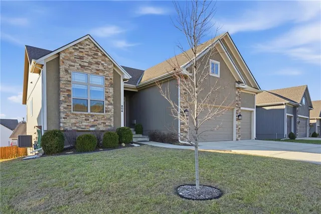 $440,000 | 804 South Washington Street, Raymore, MO 64083