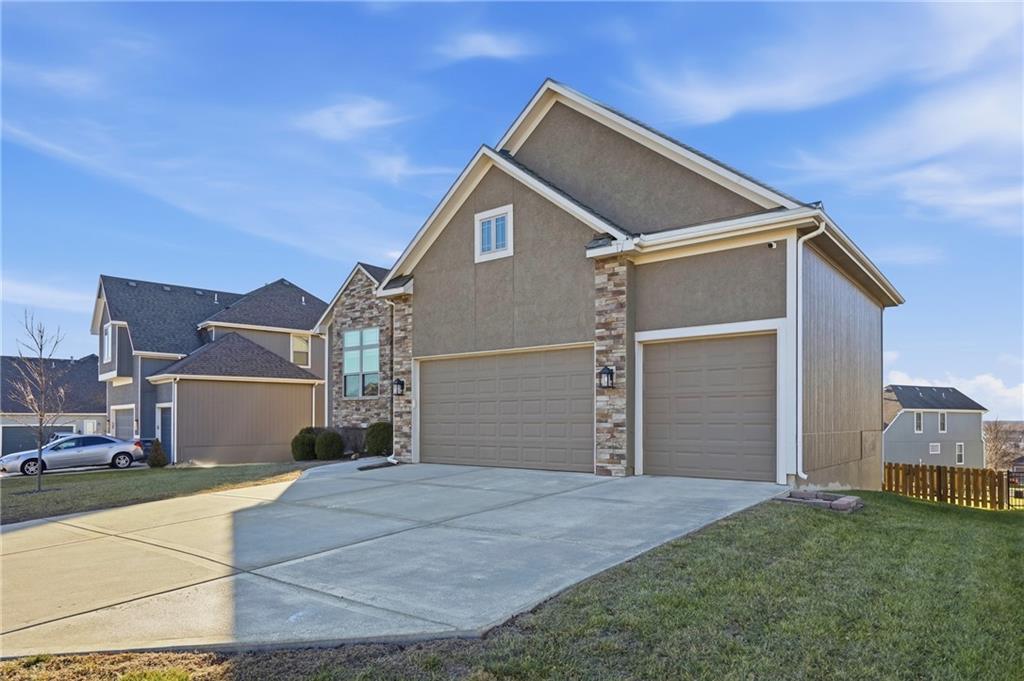 804 South Washington Street Raymore, MO 64083 - Photo 2 of 48