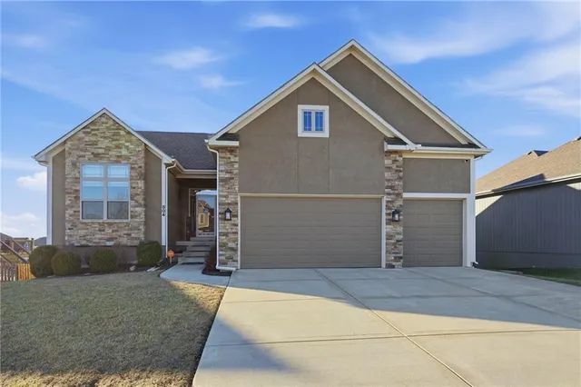 $440,000 | 804 South Washington Street, Raymore, MO 64083