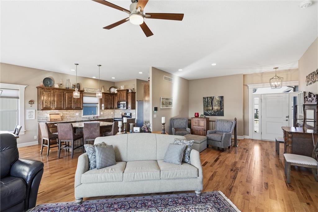 804 South Washington Street Raymore, MO 64083 - Photo 8 of 48