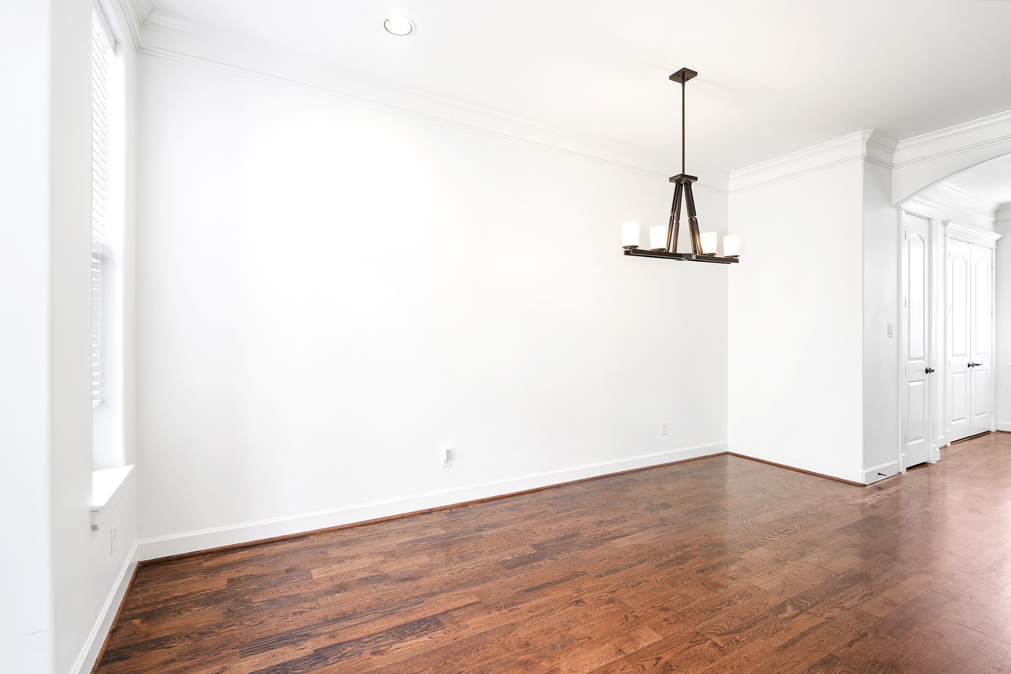 612 West 27th Street Houston, TX 77008 - Photo 15 of 36 a view of a room with wooden floor and a window