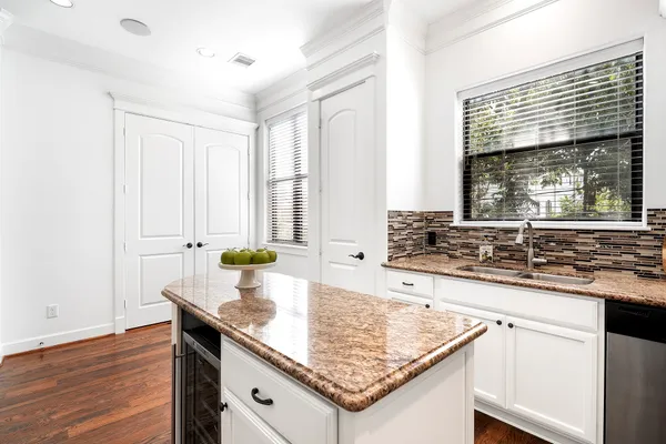 $445,000 | 612 West 27th Street, Houston, TX 77008