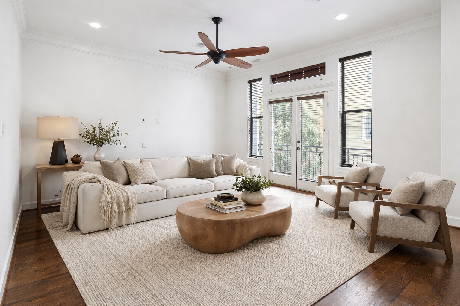 612 West 27th Street Houston, TX 77008 - Photo 2 of 36 a living room with furniture and a large window
