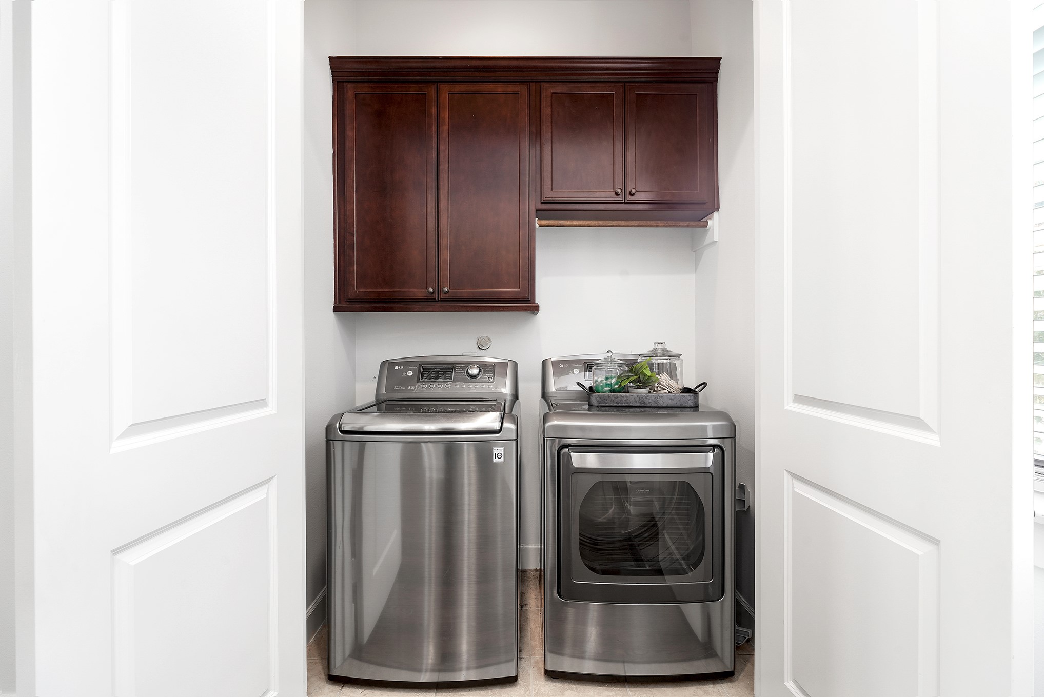 612 West 27th Street Houston, TX 77008 - Photo 22 of 36 a utility room with dryer and washer