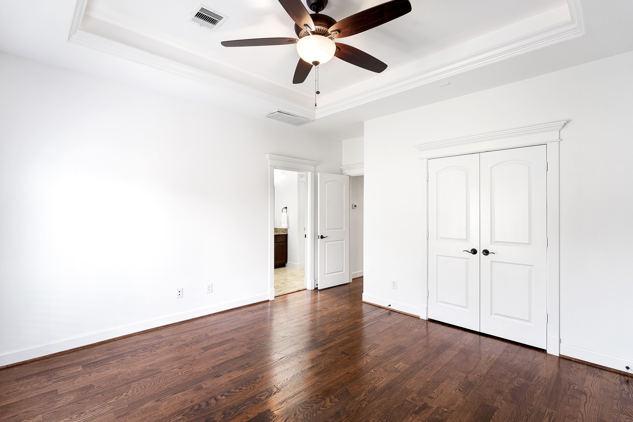 612 West 27th Street Houston, TX 77008 - Photo 27 of 36 wooden floor in an empty room