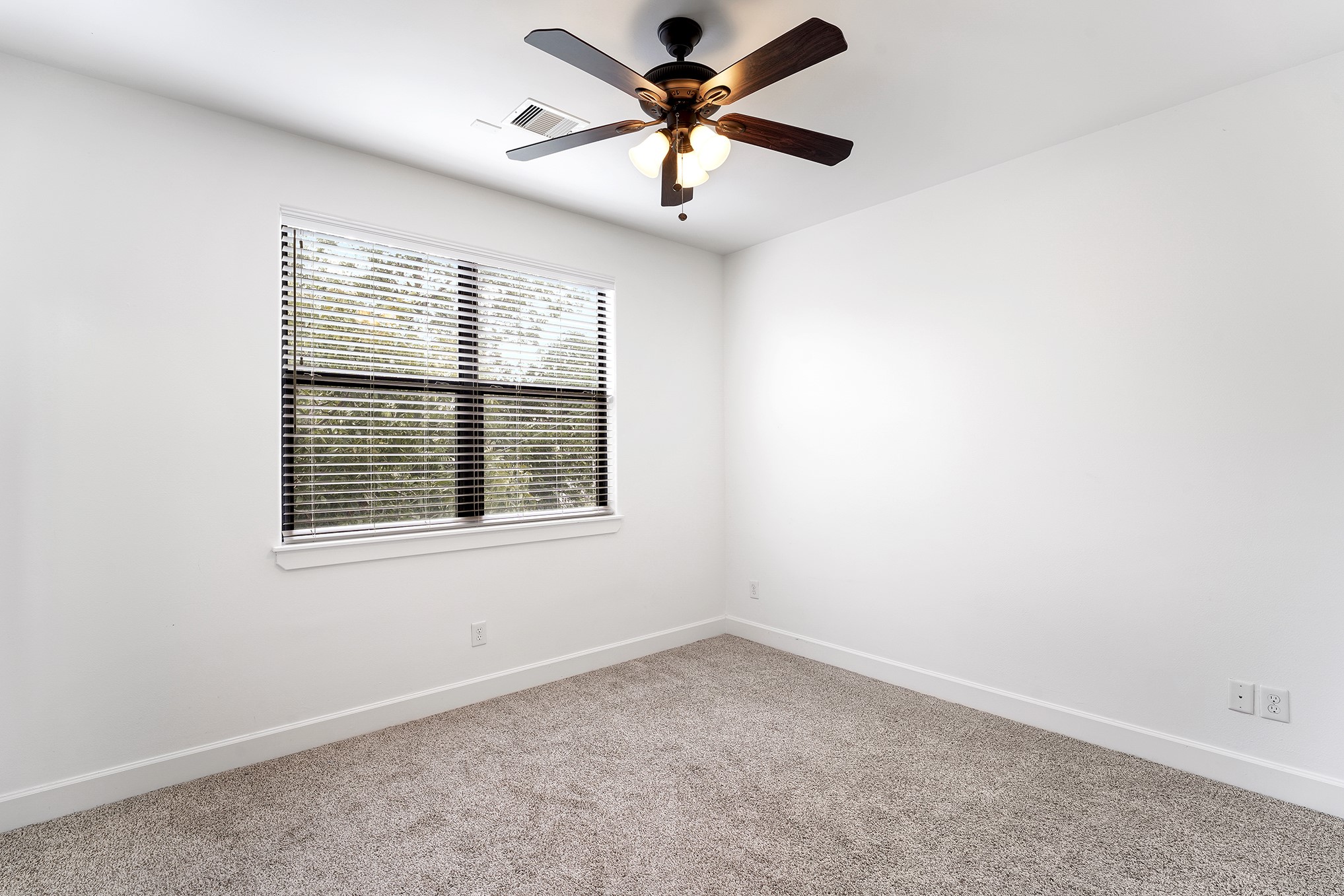 612 West 27th Street Houston, TX 77008 - Photo 33 of 36 an empty room with a window and a fan