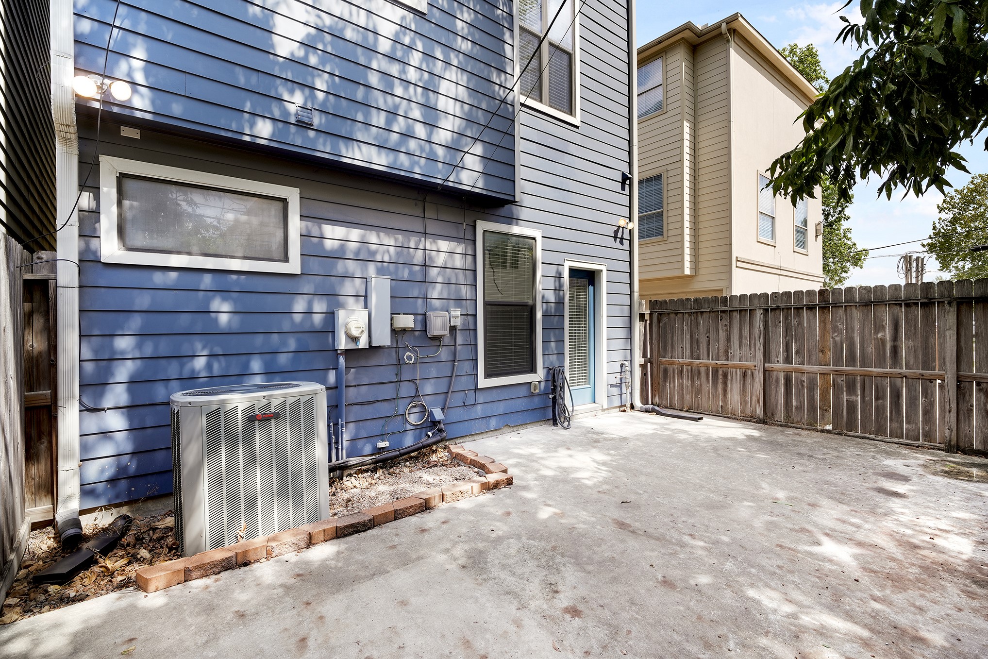 612 West 27th Street Houston, TX 77008 - Photo 35 of 36 a view of a house with a small yard and wooden fence