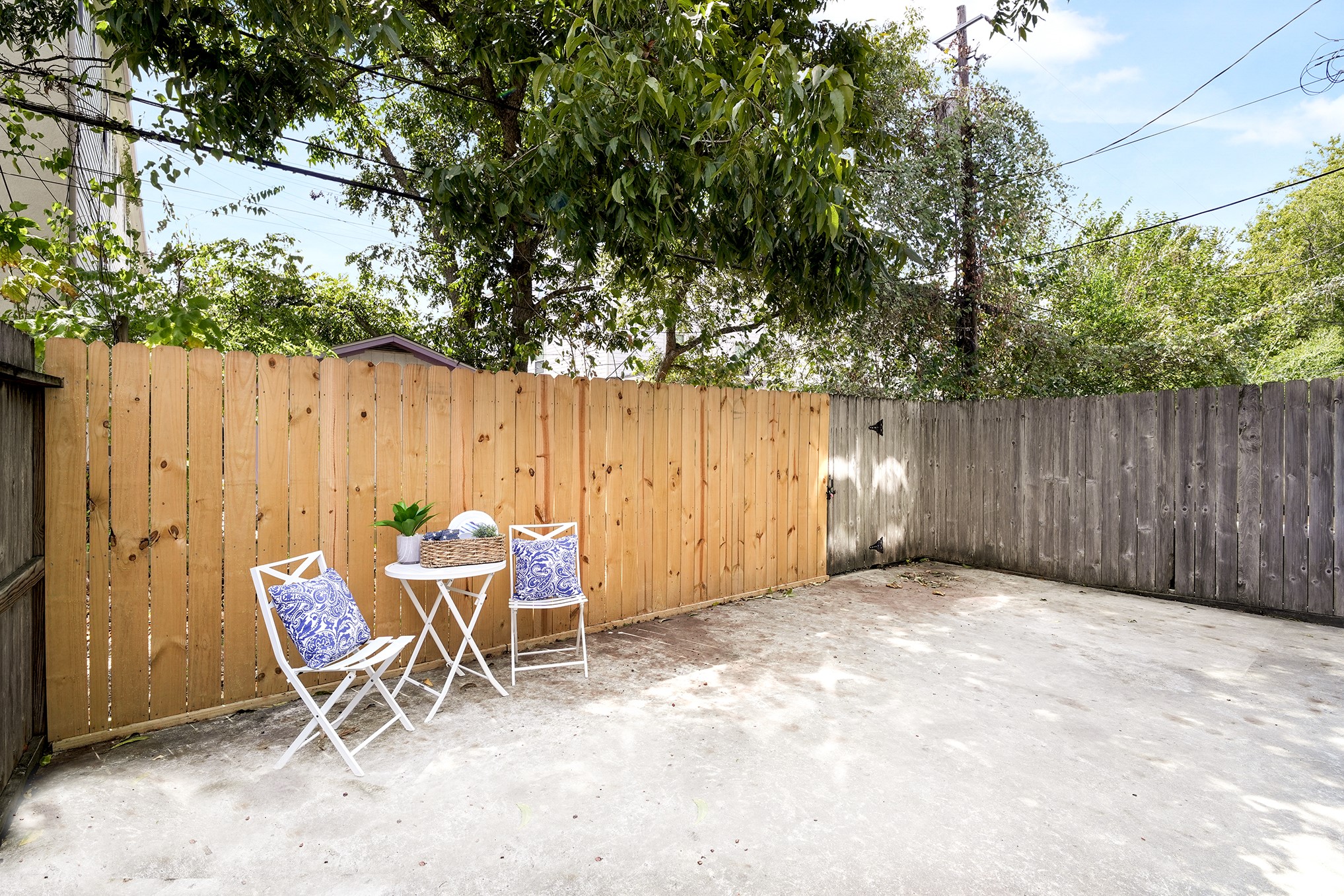 612 West 27th Street Houston, TX 77008 - Photo 36 of 36 a view of outdoor space with seating area and trees around