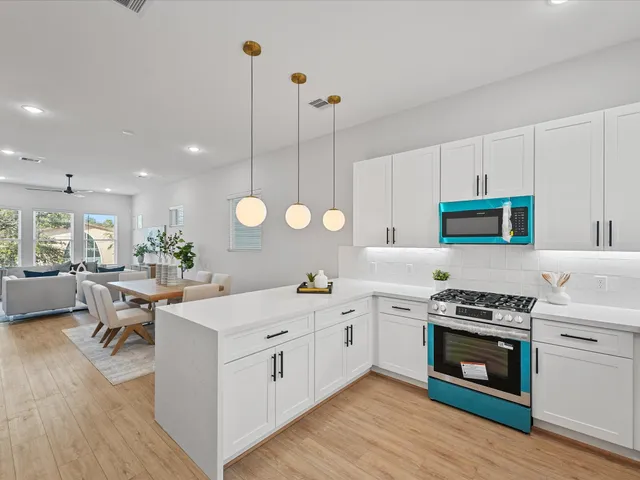 $369,990 | 1207 Cavalcade Street, Unit E, Houston, TX 77009