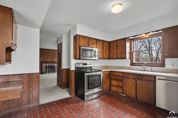 $295,000 | 2909 Topeka Lane, Lawrence, KS 66047