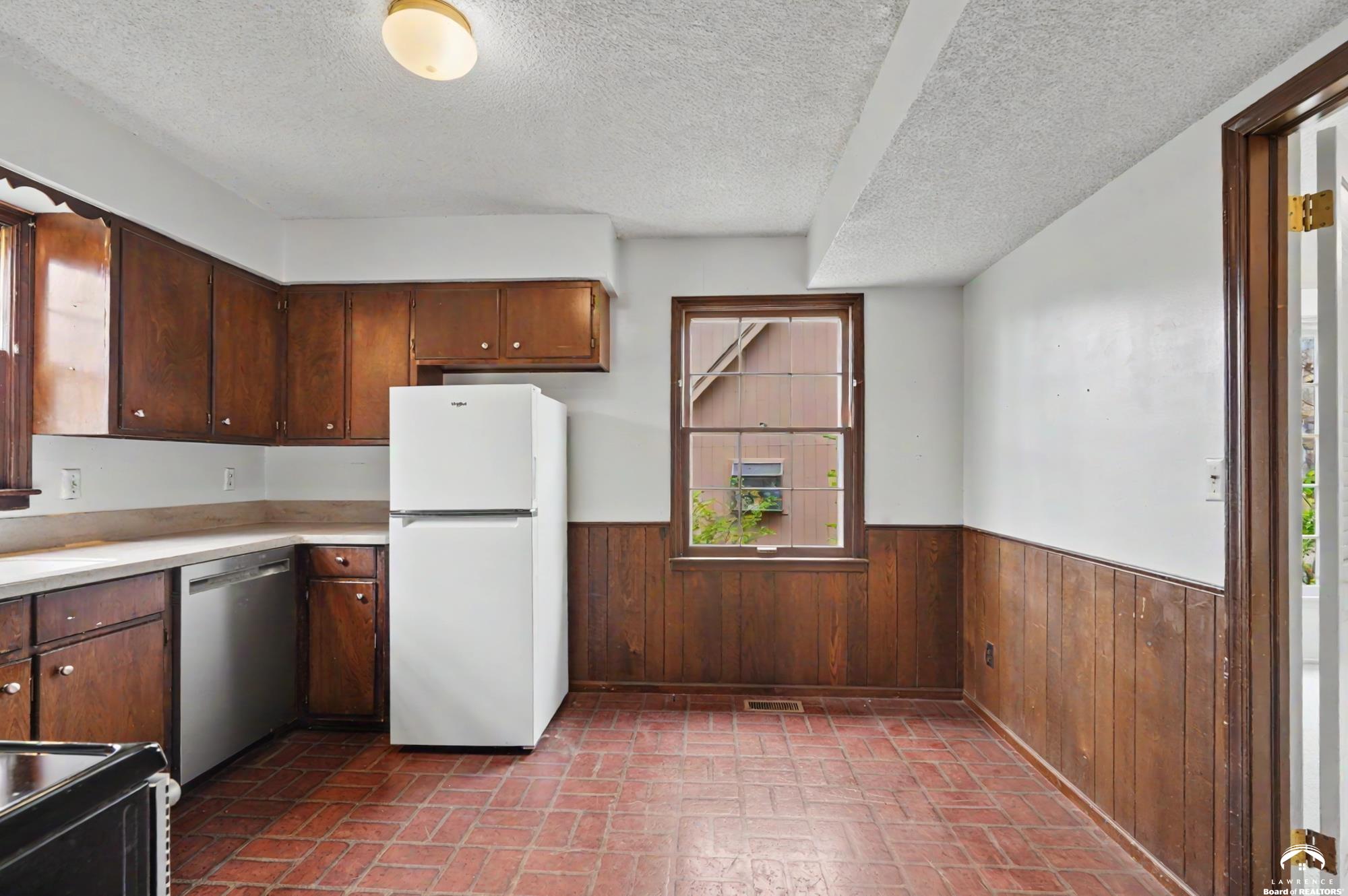 2909 Topeka Lane Lawrence, KS 66047 - Photo 12 of 38