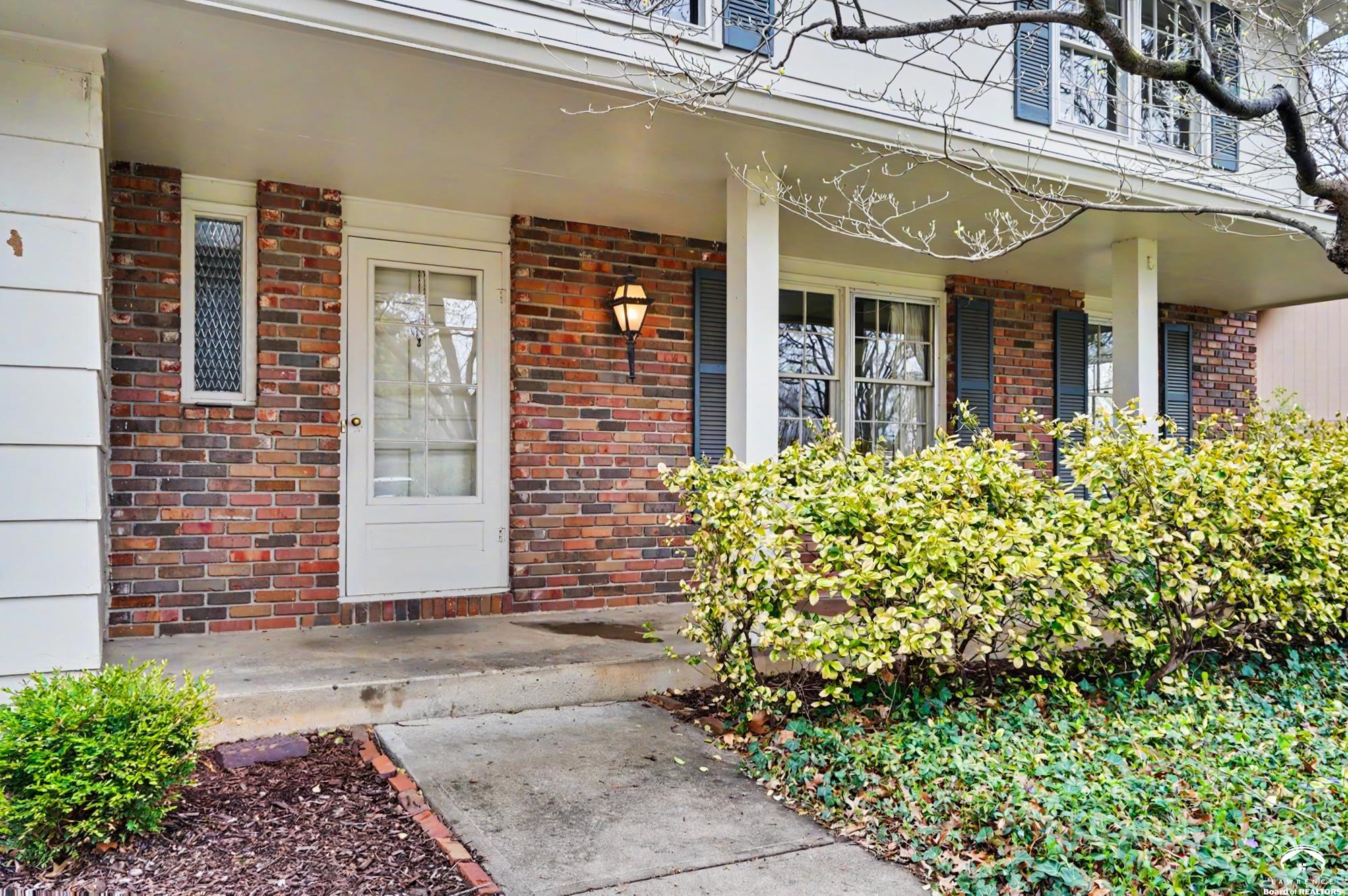 2909 Topeka Lane Lawrence, KS 66047 - Photo 5 of 38