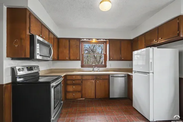 $295,000 | 2909 Topeka Lane, Lawrence, KS 66047