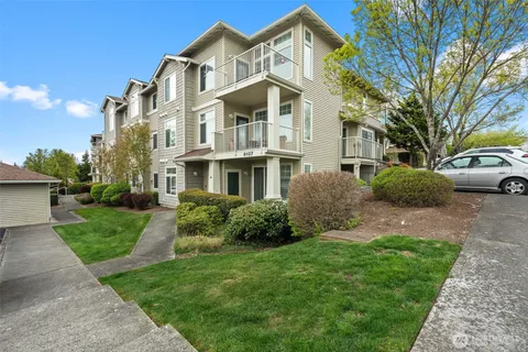 $400,000 | 6137 Hazel Loop Southeast, Unit A8, Auburn, WA 98092