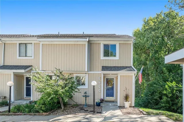 $225,000 | 6455 West 51st Terrace, Mission, KS 66202