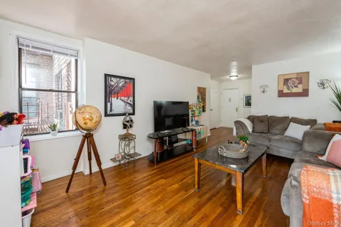 $159,000 | 678 Warburton Avenue, Unit 5J, Yonkers, NY 10701