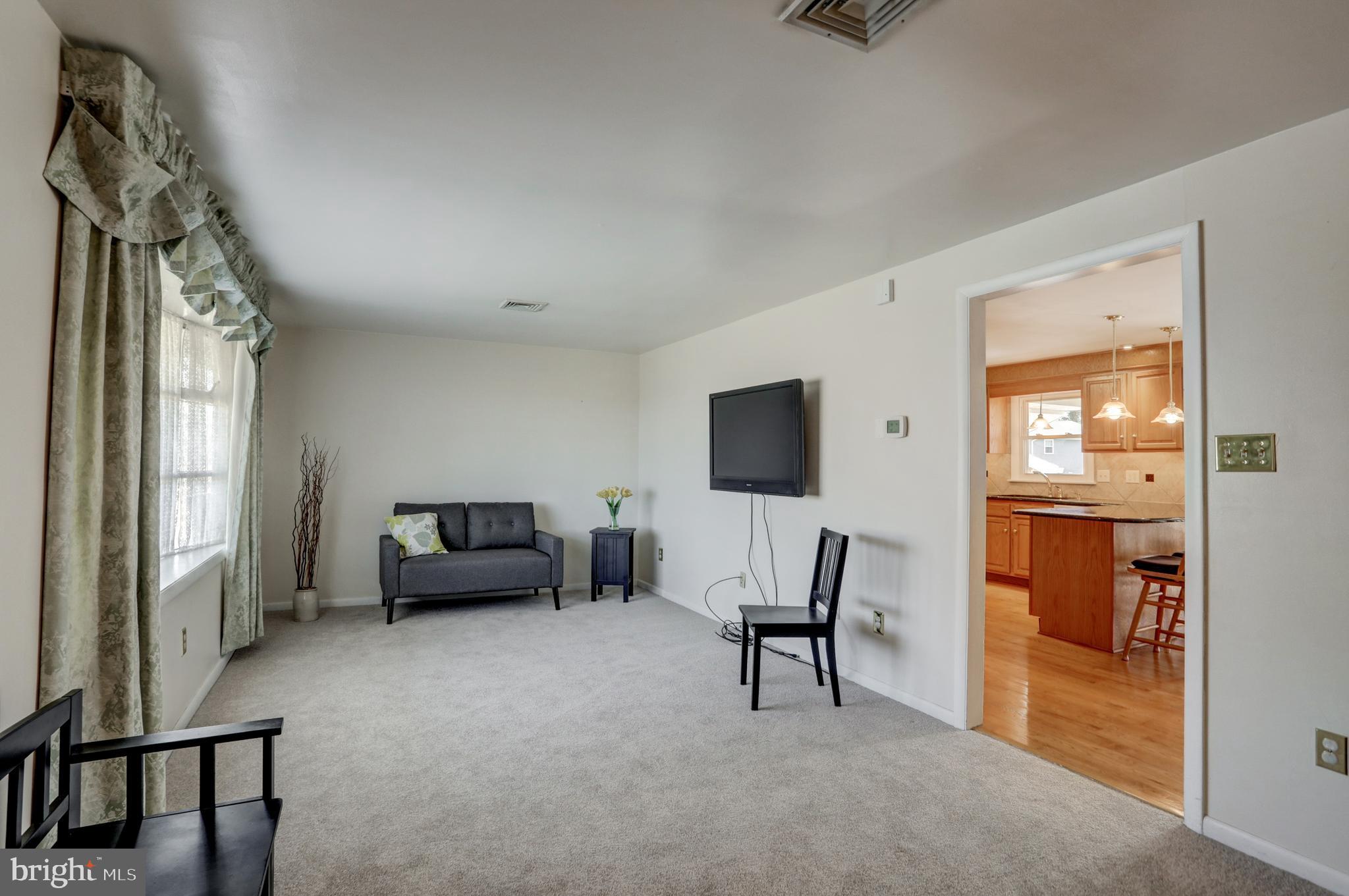2363 Sunnyside Road Manheim, PA 17545 - Photo 18 of 39 Clean understated decor/new carpet