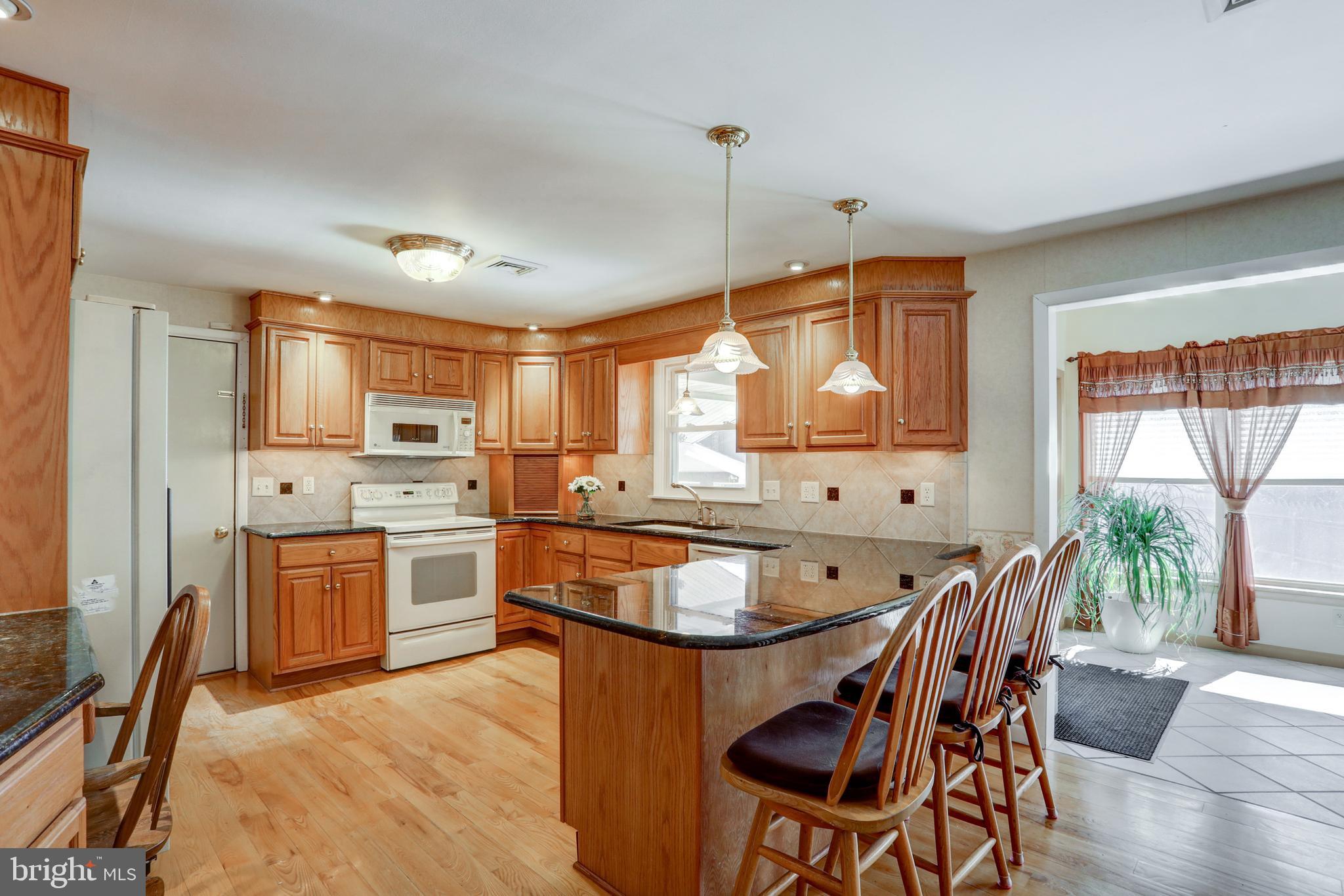 2363 Sunnyside Road Manheim, PA 17545 - Photo 19 of 39 Serving bar/island for quick meals or visiting