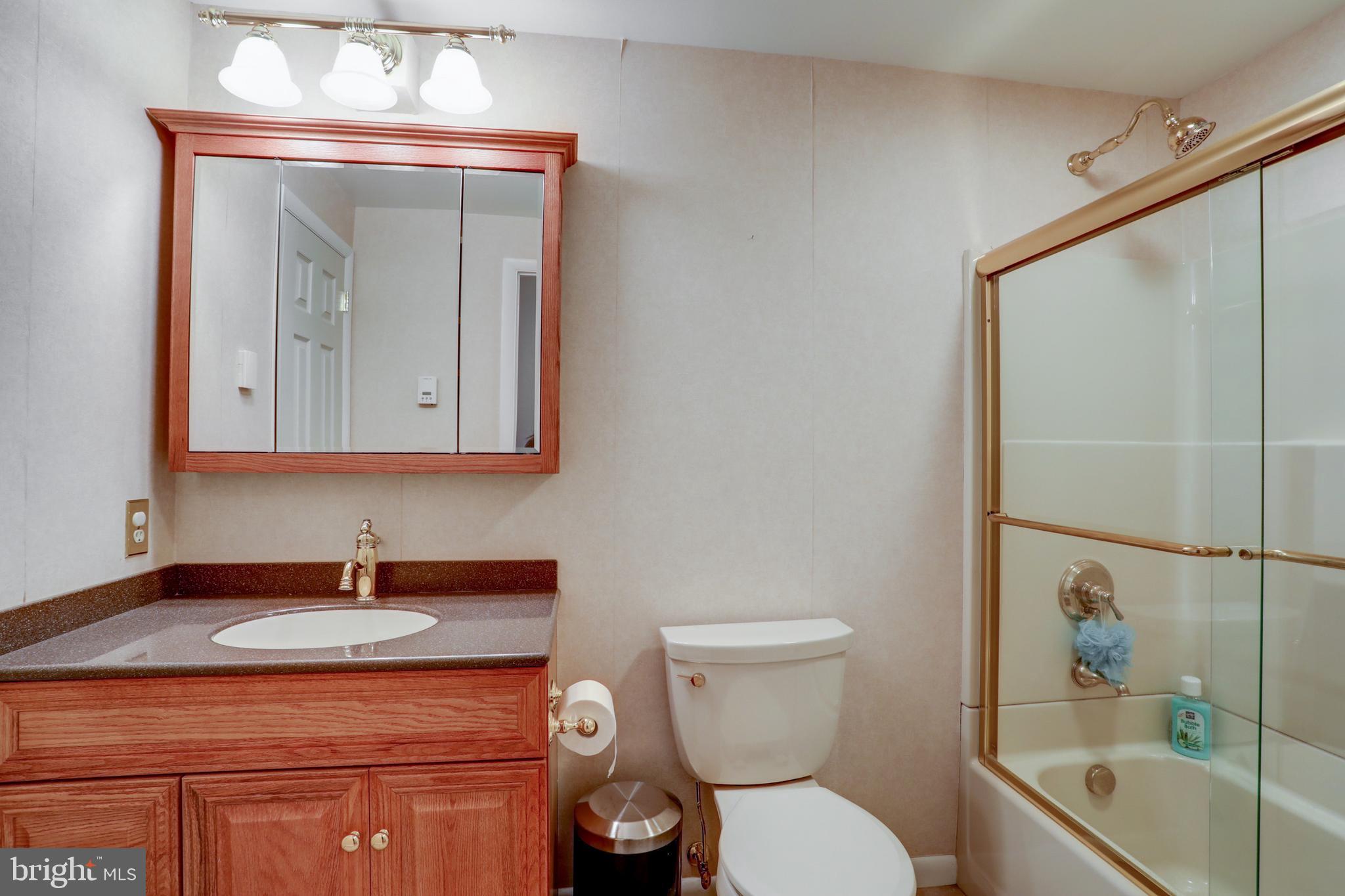 2363 Sunnyside Road Manheim, PA 17545 - Photo 26 of 39 Main bath