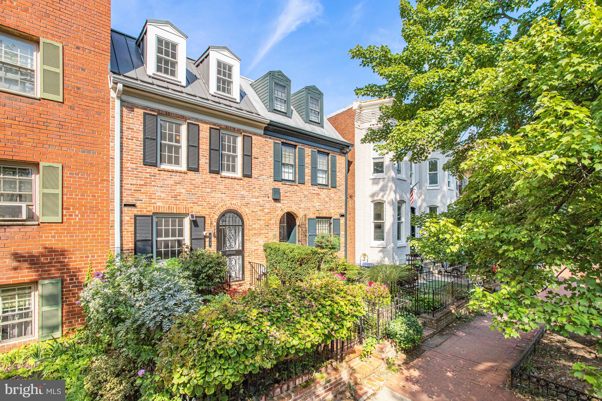 213 9th Street Southeast Washington, DC 20003 - Photo 3 of 74