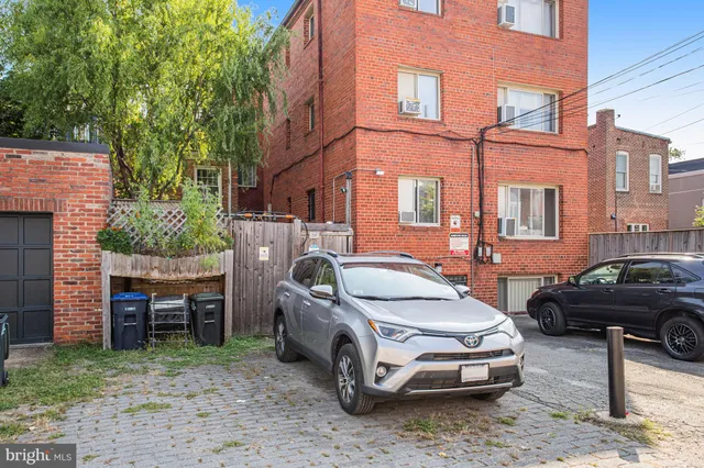 $1,395,000 | 213 9th Street Southeast, Washington, DC 20003