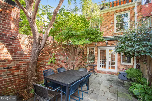 $1,395,000 | 213 9th Street Southeast, Washington, DC 20003