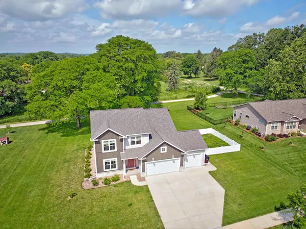 $500,000 | 507 South Dewey Avenue, Jefferson, WI 53549