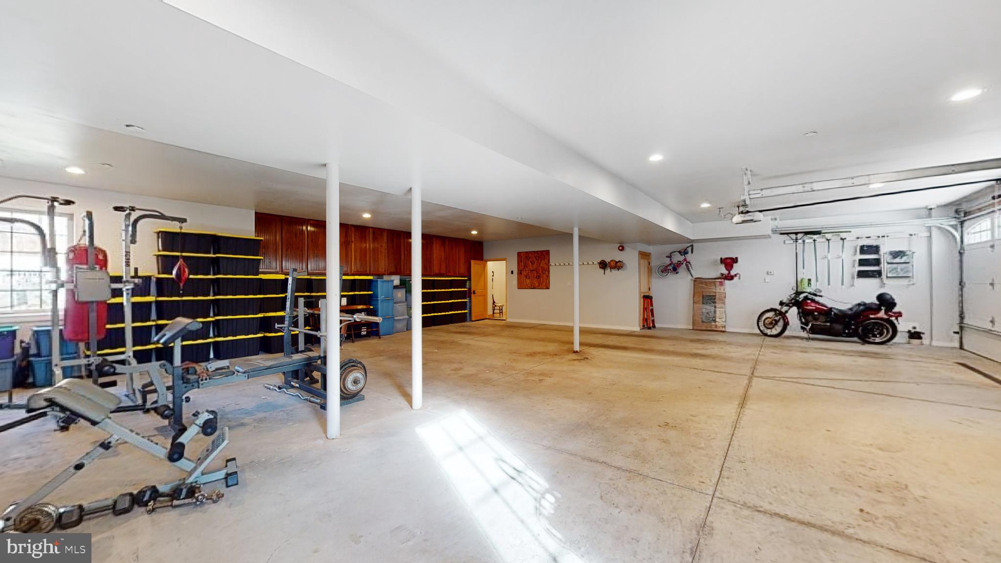 901 Crum Creek Road Springfield, PA 19064 - Photo 54 of 116 Plenty of inside parking.