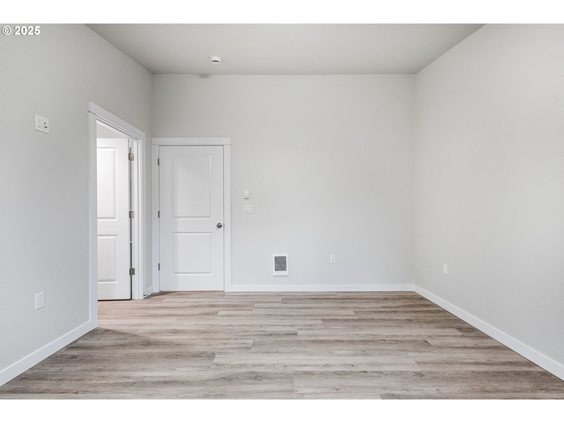 3627 Green River Road Sweet Home, OR 97386 - Photo 7 of 32 a view of an empty room