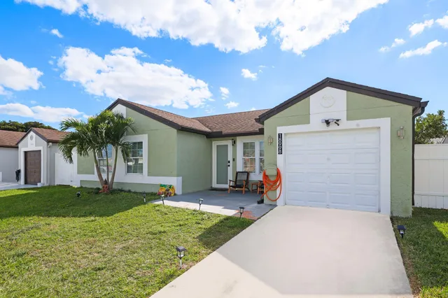 $585,000 | 18998 Cloud Lake Circle, Boca Raton, FL 33496