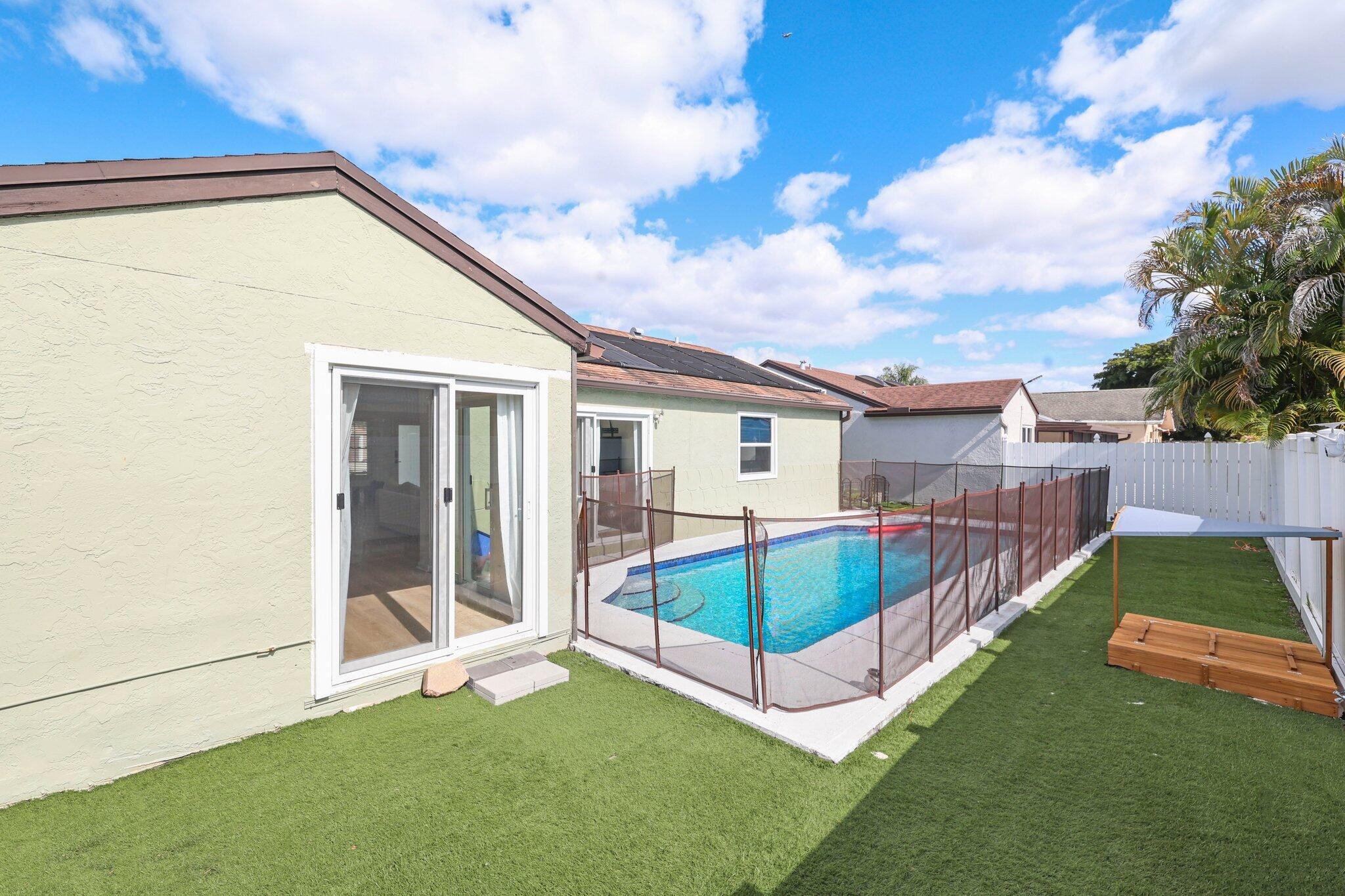 18998 Cloud Lake Circle Boca Raton, FL 33496 - Photo 22 of 26 18998 Cloud Lake Circle - 25.jpg-SMALL