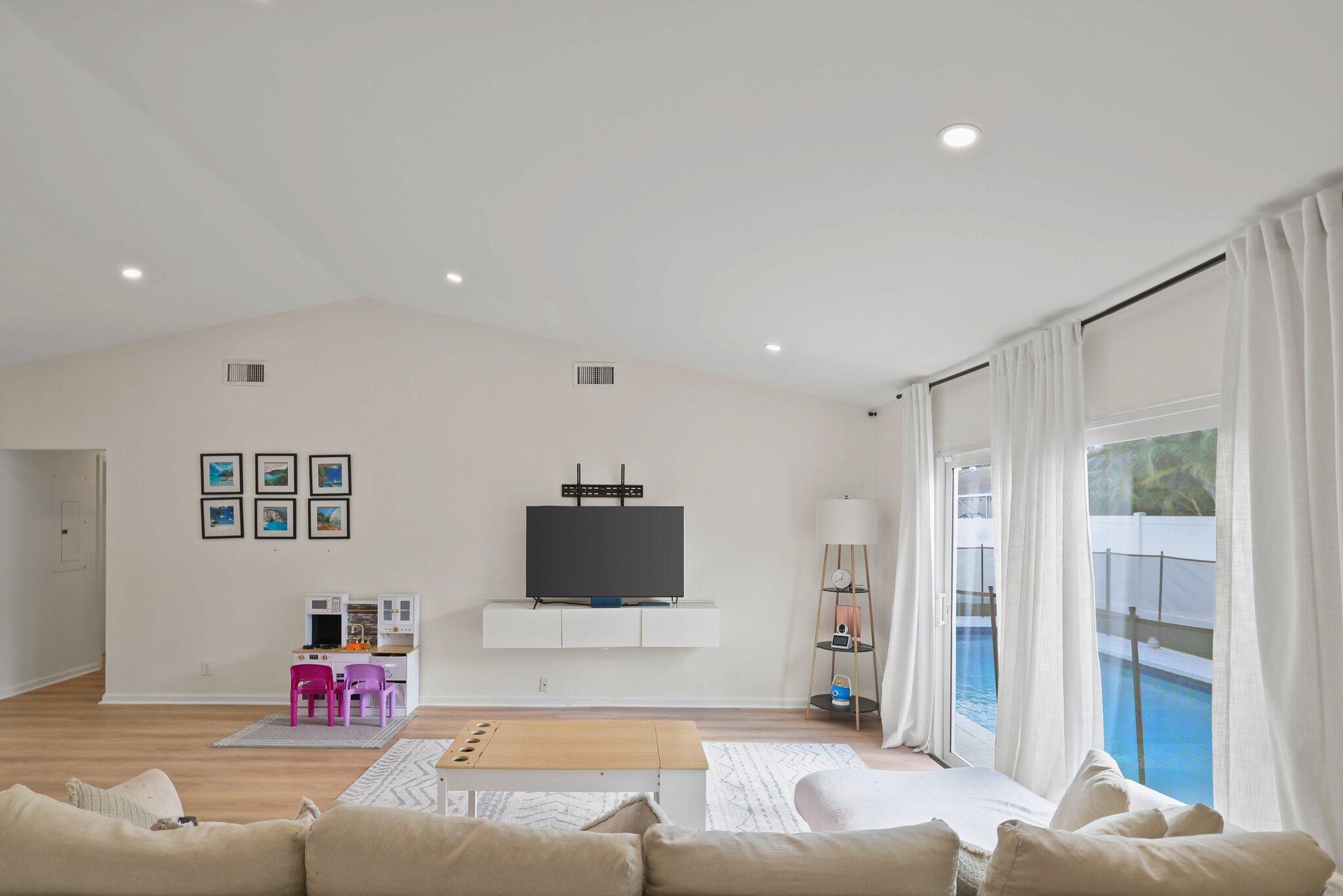 18998 Cloud Lake Circle Boca Raton, FL 33496 - Photo 5 of 26 18998 Cloud Lake Circle - 8.jpg-SMALL