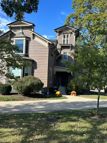 $3,400 | 40 Mischa Court, Unit 100, Lake Zurich, IL 60047
