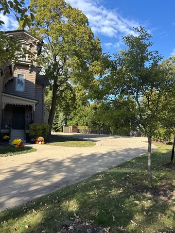 $3,400 | 40 Mischa Court, Unit 100, Lake Zurich, IL 60047