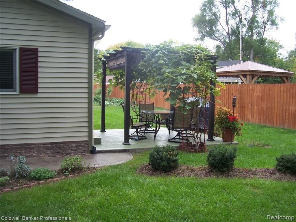 3586 Eastern Avenue Rochester Hills, MI 48307 - Photo 5 of 41