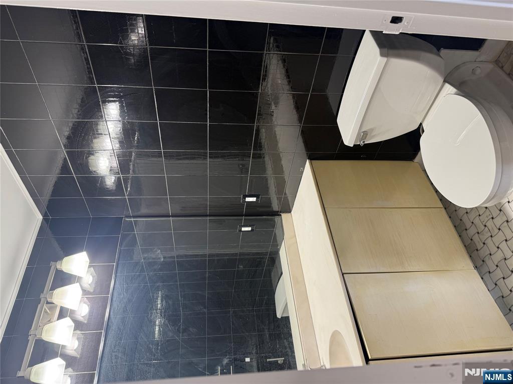 200 Old Palisade Road, Unit 7J Fort Lee, NJ 07024 - Photo 13 of 20 a bathroom with a sink a toilet a mirror and shower