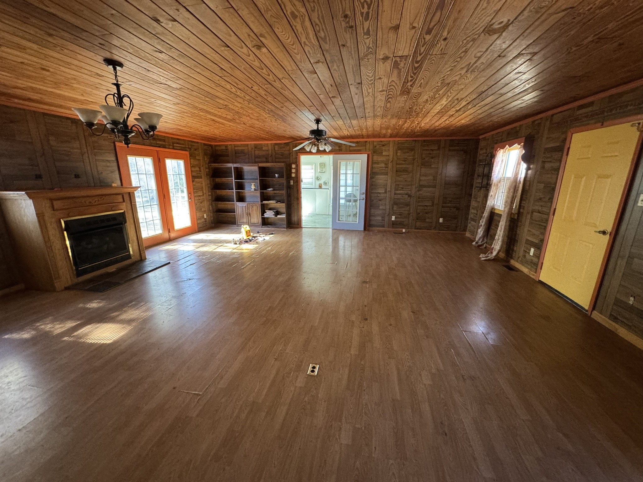 7415 Rock Creek Road Tullahoma, TN 37388 - Photo 12 of 27 a view of a livingroom with wooden floor and a ceiling fan