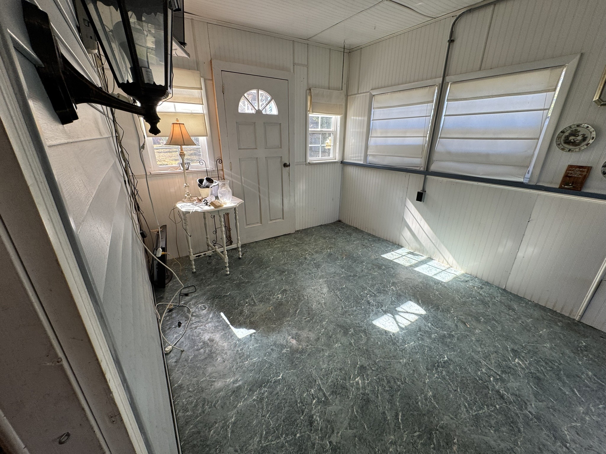 7415 Rock Creek Road Tullahoma, TN 37388 - Photo 21 of 27 a view of a room with windows