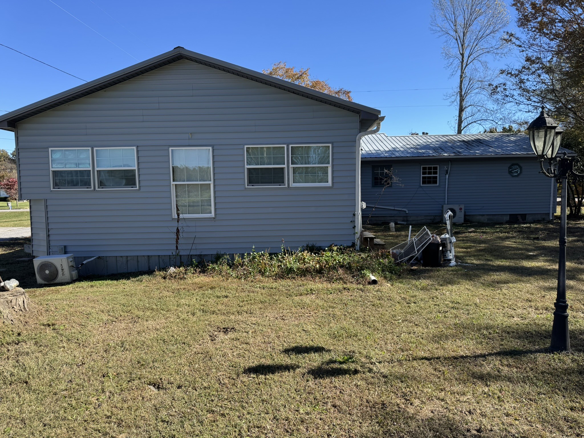 7415 Rock Creek Road Tullahoma, TN 37388 - Photo 8 of 27 a backyard of a house